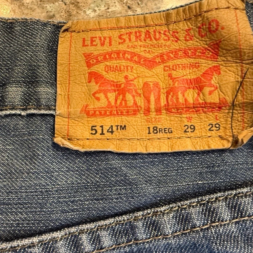 Levis 514 Slim Straight Blue Denim Cut Off Shorts Frayed Hem Womens 30‎ Waist